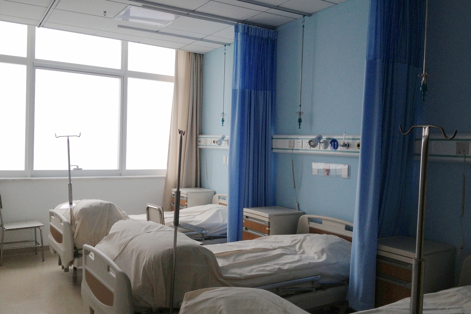 医院住院部病床装修实景图图片素材-编号28411600-图行天下